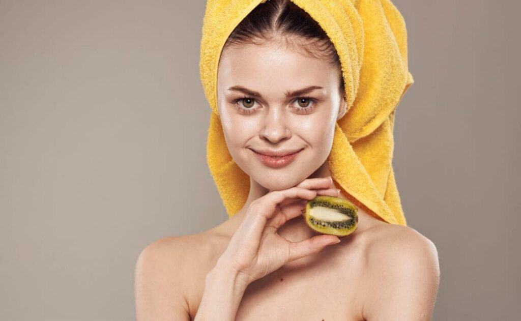 El kiwi en la cosmética: propiedades para el cuidado de la piel y el cabello